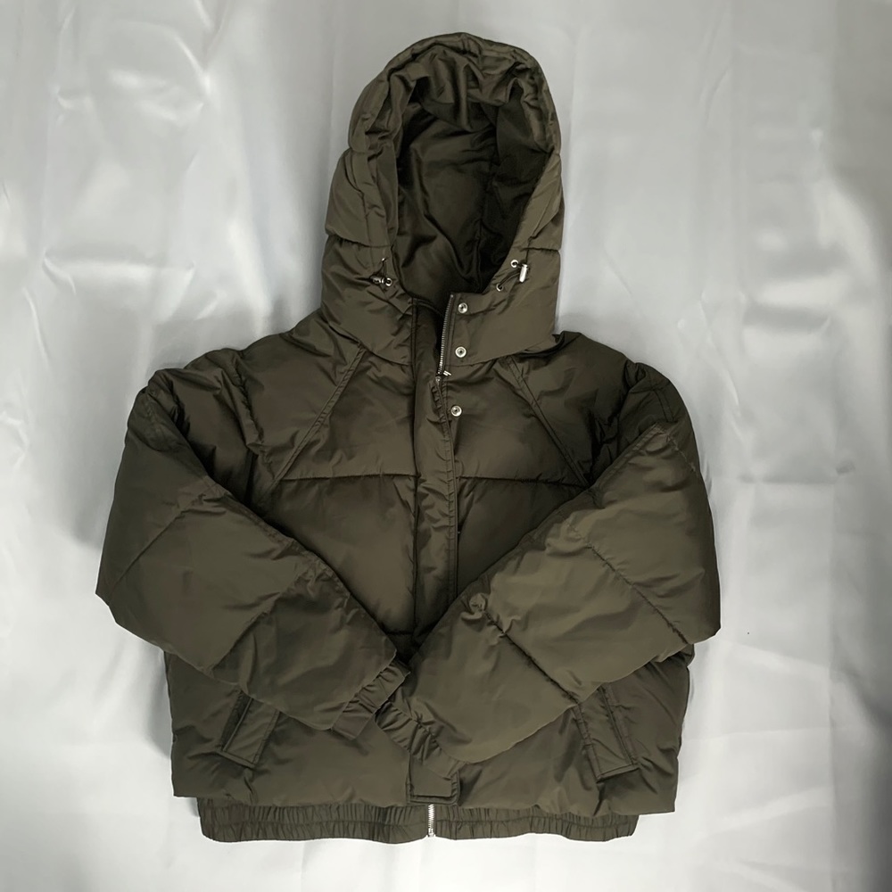 Olive/army green puffer jacket!!